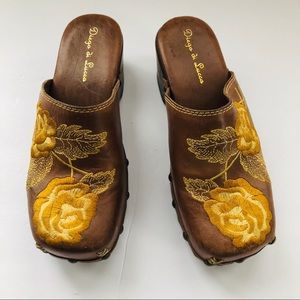 Diego di Lucca Yellow Rose Brown Leather Clogs